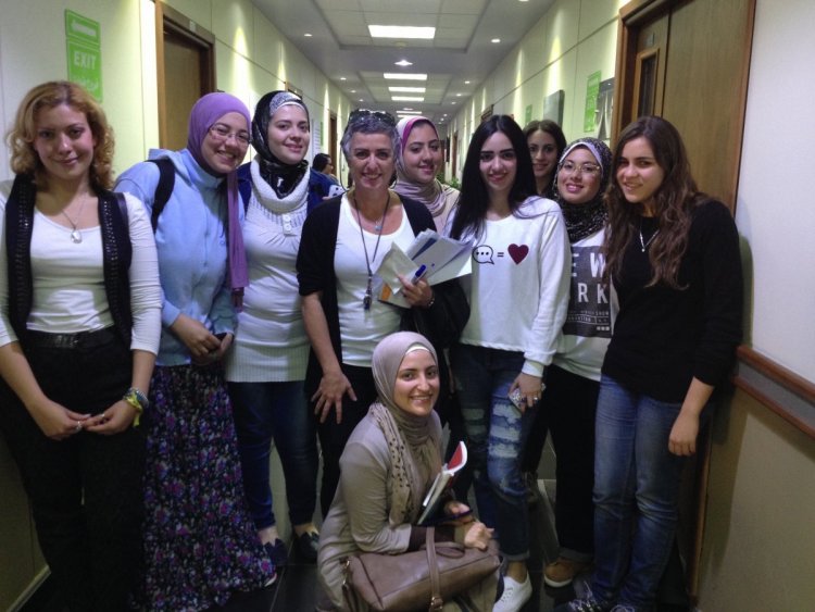 La institución egipcia da la bienvenida a Lidia Peralta, profesora visitante de la Facultad de Comunicación de la UAB