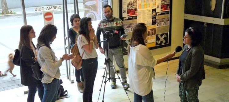 Estudiantes del Máster en Comunicación y Educación y el Máster en Periodismo de Viajes en entrevista a Montse Guiu en PICURT