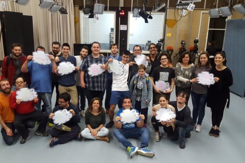 Los alumnos del Máster con los jóvenes que participan en el proyecto