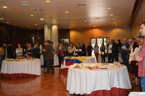 Momento de la quinta Comida Intercultural celebrada por el Gabinete de Comunicación y Educación