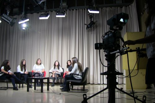 Las experiencias muestran diferentes orientaciones metodológicas y perspectivas sobre el papel social y político de los medios